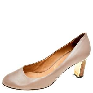 Pre Owned Salvatore Ferragamo Beige Leather Round Toe Pumps Size 39