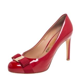 مملوكة مسبقًا Salvatore Ferragamo Red  Patent Leather Vara Bow Round Toe Platform Pumps Size 37
