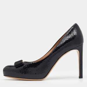 Pre Owned Salvatore Ferragamo Black Crinkled Leather Vara Bow Pumps Size 39