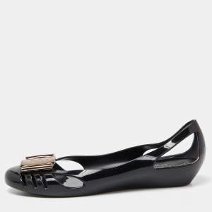 مملوكة مسبقًا Salvatore Ferragamo Black Jelly Bermuda Ballet Flats Size 37.5