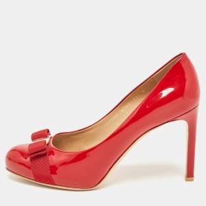 مملوكة مسبقًا Salvatore Ferragamo Red Patent Leather Vara Bow Pumps Size 41