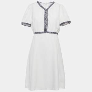 مملوكة مسبقًا فستان ساندرو أبيض كريب مزين بحواف تويد قصير كبير الحجم