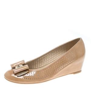 Stuart Weitzman Beige Patent Leather The Belle Perforated Detail Ballet Pumps Size 39