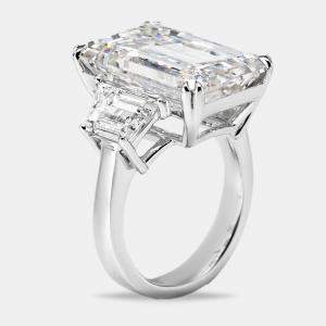 Pre Owned 14.00 cts Emerald Cut and Trapezoid Lab Grown Diamond 18k White Gold Ring Size 52