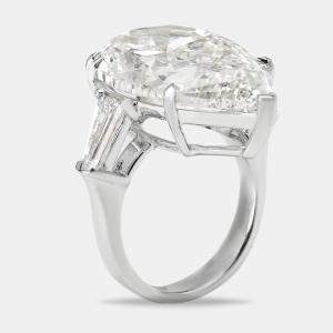 مملوكة مسبقًا 16.00 cts Pear and Trapezoid Lab Grown Diamond 18k White Gold Ring Size 53