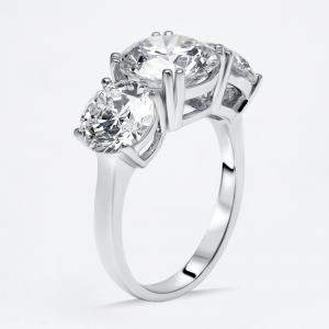 مملوكة مسبقًا 6 cts Round Lab Grown Diamonds 18k White Gold Ring Size 53