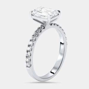 مملوكة مسبقًا 2.40 cts Emerald Lab Grown Diamond 18K White Gold Ring Size 54