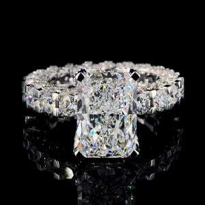 مملوكة مسبقًا 6.20 cts Radiant Cut Lab Grown Diamond 14k White Gold Ring Size 52