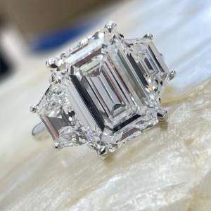 مملوكة مسبقًا 6.80 cts Lab Grown Emerald Diamond 14k White Gold Wedding Ring Size 52