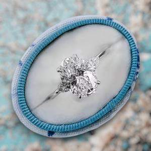 Pre Owned 2.30 cts Oval Cut Lab Grown Diamond 18k White Gold Ring Size 52
