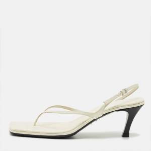 مملوكة مسبقًا The Row Size 40 Cream Leather Slingback Sandals