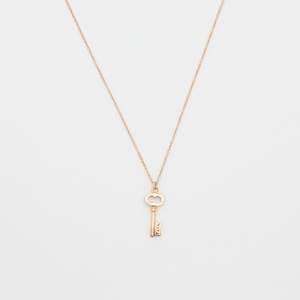 Pre Owned Tiffany & Co. Mini Oval Key 18k Rose Gold Pendant Necklace