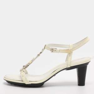 Pre Owned Tod's Size 37 Cream Patent Leather Ankle Strap Sandals