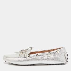 Pre Owned Tod's Silver Leather Logo Charm Bow Slip On Loafers Size 37