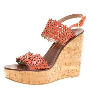 مملوكة مسبقًا Tory Burch Coral Red Perforated Leather Daisy Cork Wedge Sandals Size 39