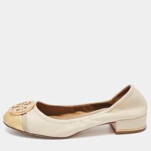 Pre Owned Tory Burch Cream/Gold Leather Logo Plaque Scrunch Flats Size 35.5 