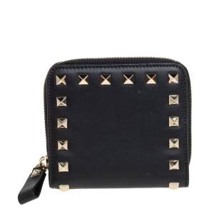 مملوكة مسبقًا Valentino Black Leather Rockstud Zip Around Wallet