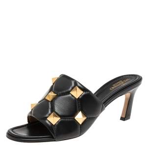مملوكة مسبقًا Valentino Black Leather Roman Stud Slide Sandals Size 39.5