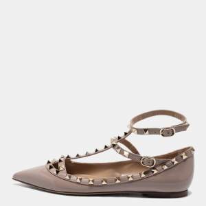 مملوكة مسبقًا Valentino Dusty Beige Patent Leather Rockstud Ankle Strap Ballet Flats Size 38