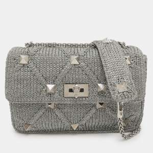 مملوكة مسبقًا Valentino Roman Stud Silver Crochet Shoulder Bag