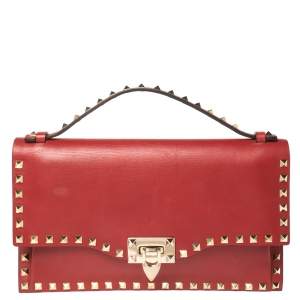 مملوكة مسبقًا Valentino Red Leather Rockstud Flap Clutch Bag