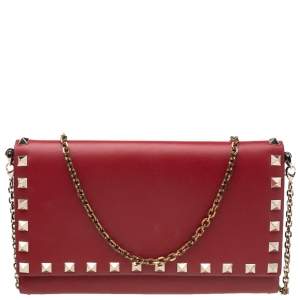 مملوكة مسبقًا Valentino Red Leather Rockstud Wallet On Chain
