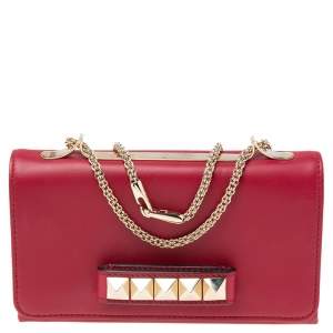 Pre Owned حقيبة كلتش فالنتينو فا فا فوم جلد عنابي مرصعة روكستد بسلسلة 