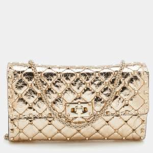 مملوكة مسبقًا Valentino Metallic Gold Quilted Leather Rockstud Spike Wallet On Chain