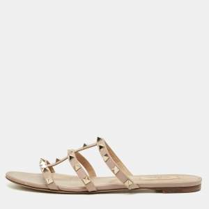 مملوكة مسبقًا Valentino Beige Leather Rockstud Flat Slide Sandals Size 39