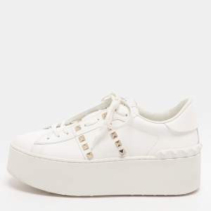 مملوكة مسبقًا Valentino Rockstud Untitled Size 39 White Leather Low Top Sneakers
