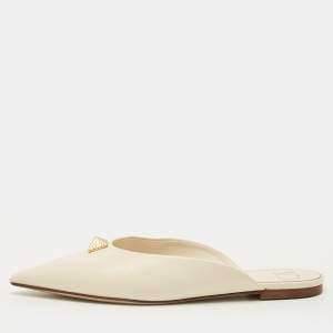 Pre Owned Valentino Roman Stud Size 38 Cream Leather Mules