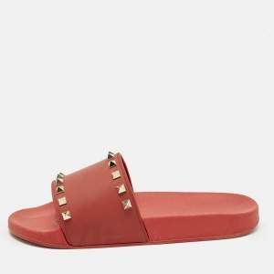 Pre Owned صندل فالنتينو روكستد فلات مطاطي أحمر مقاس 41