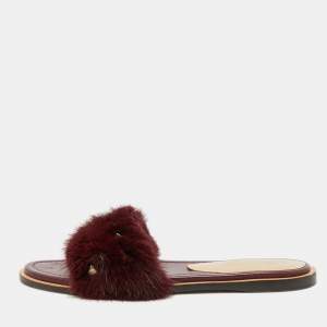 Pre Owned Valentino Rockstud Size 38.5 Burgundy Fur Flat Sandals