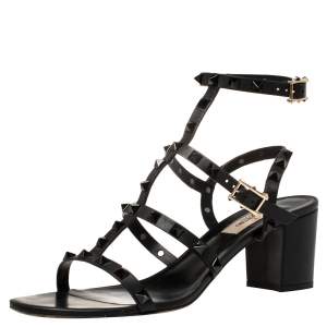 مملوكة مسبقًا صندل فالنتينو جلد أسود روكستد كعب مربع سميك مقاس 39