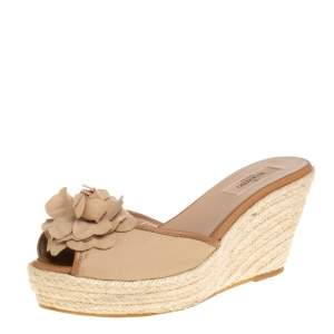 مملوكة مسبقًا صندل فالنتينو سليب أون قماش وجلد بيج مقاس 39.5