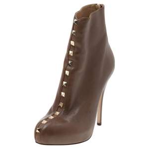 مملوكة مسبقًا Valentino Brown Leather Rockstud Ankle Boots Size 37