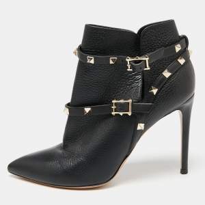 مملوكة مسبقًا Valentino Black Leather Rockstud Pointed Toe Ankle Boots Size 39