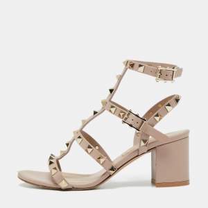 مملوكة مسبقًا Valentino Beige Leather Rockstud Ankle Strap Sandals Size 34 