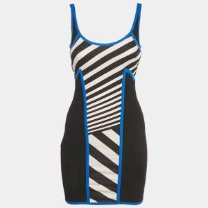 مملوكة مسبقًا فستان فرساتشي أسود محيك وحرير مخطط تفاصيل بلا أكم�ام ضيق قصير صغير