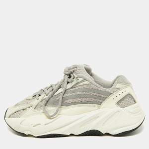 Pre Owned Yeezy x Adidas Grey/Off-White Knit Fabric and Leather Boost 700 V2 Static Sneakers Size 38 2/3