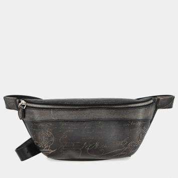 مملوكة مسبقًا حقيبة خصر بيرلوتي رايدر كاليغرافي جلد أسود