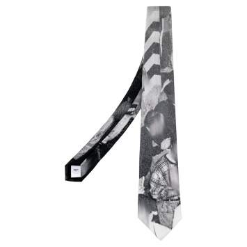 مملوكة مسبقًا Burberry Grey Rave Print Classic Cut Silk Tie