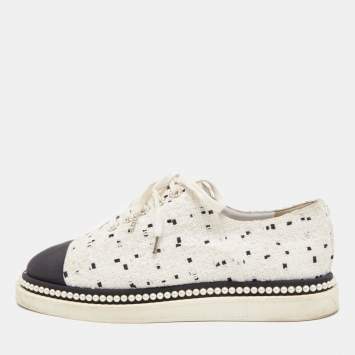 Pre Owned Chanel Monochrome Tweed and Canvas Cap Toe Faux Pearl Trim Oxfords Sneakers Size 42