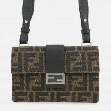 مملوكة مسبقًا حقيبة كتف فندي باغيت رفيعة قماش بني