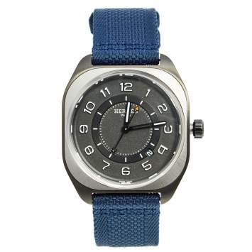 Pre Owned Hermes Black Titanium Fabric H08 W049432WW00 Men's Wristwatch 39 mm