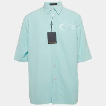 مملوكة مسبقًا قميص لوي فيتون أزرق بطبعة شعار قطن بأكمام قصيرة مقاس وسط (ميديوم)