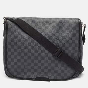 Pre Owned Louis Vuitton Damier Graphite Canvas Daniel GM Messenger Bag