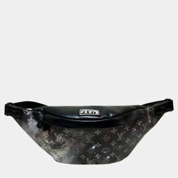 مملوكة مسبقًا Louis Vuitton Silver x Black Monogram Canvas Leather  Galaxy Discovery Bum Bag