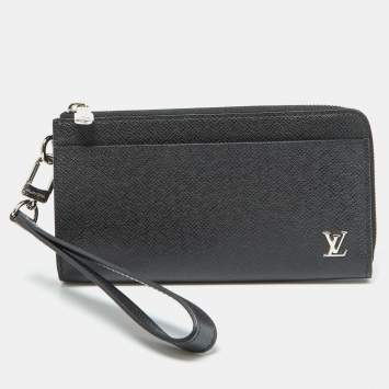 Pre Owned Louis Vuitton Black Leather Taiga Zippy Dragonne Wallet