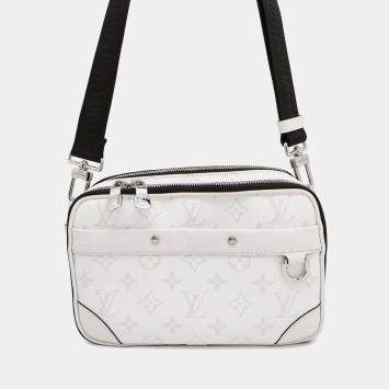 Louis Vuitton Alpha Messenger Blanc Monogram Taiga Leather